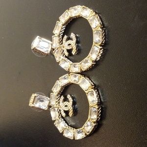 WOMEN'S CHANEL GOLD SQUARE CRYSTAL HOOP EARRINGS